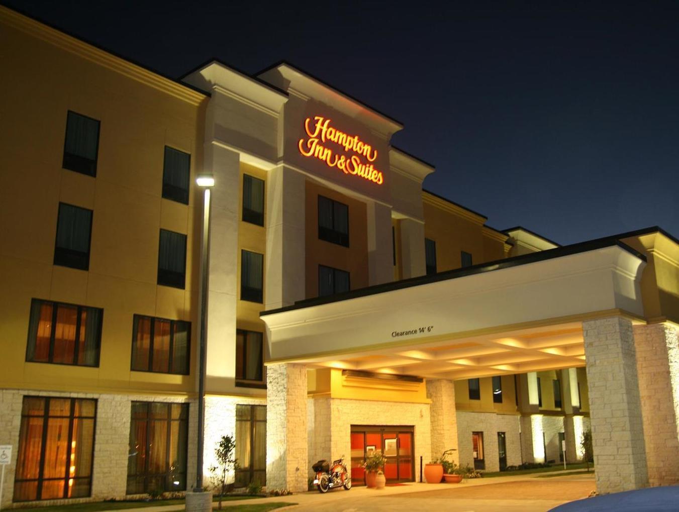 Hampton Inn & Suites Bastrop Bagian luar foto