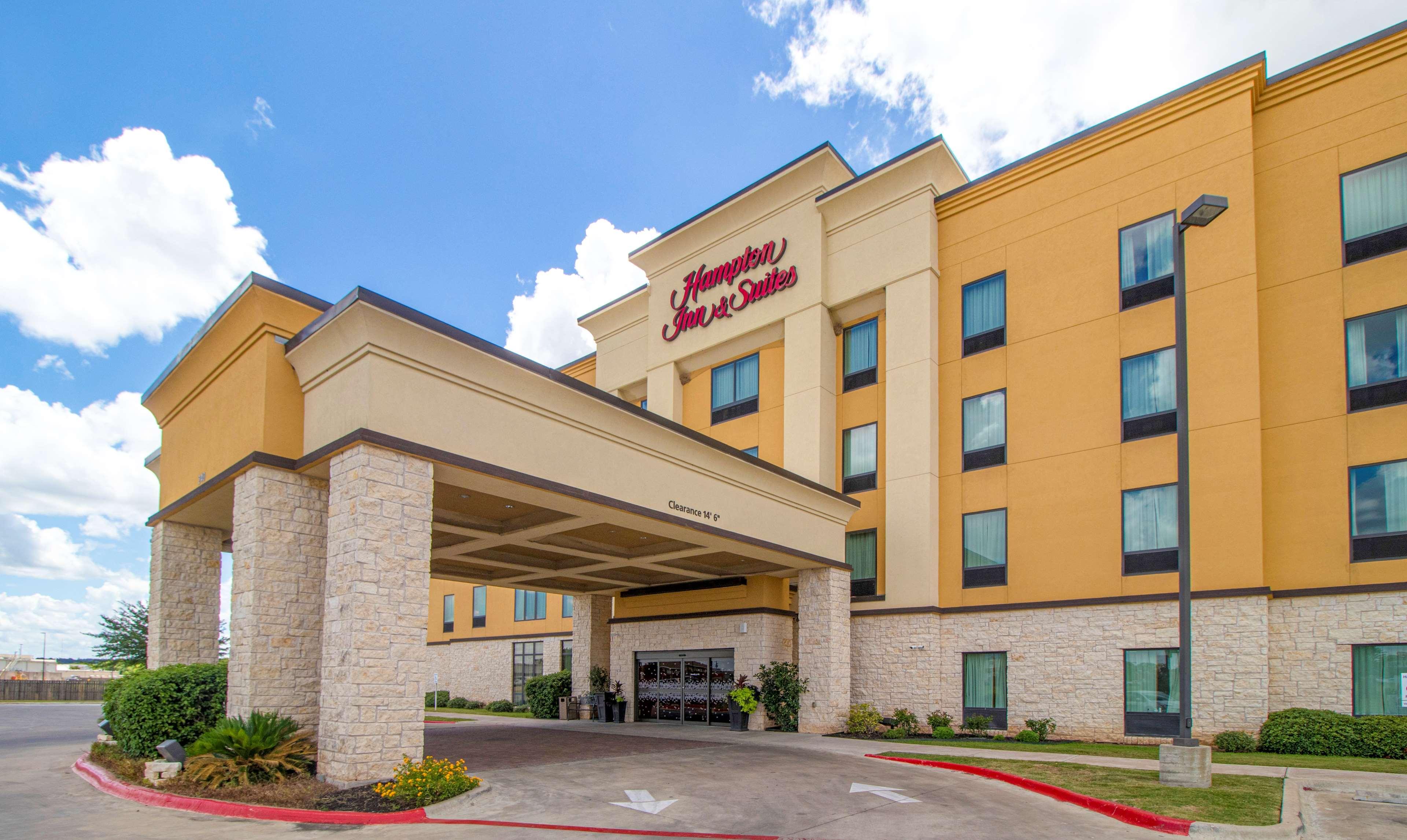 Hampton Inn & Suites Bastrop Bagian luar foto
