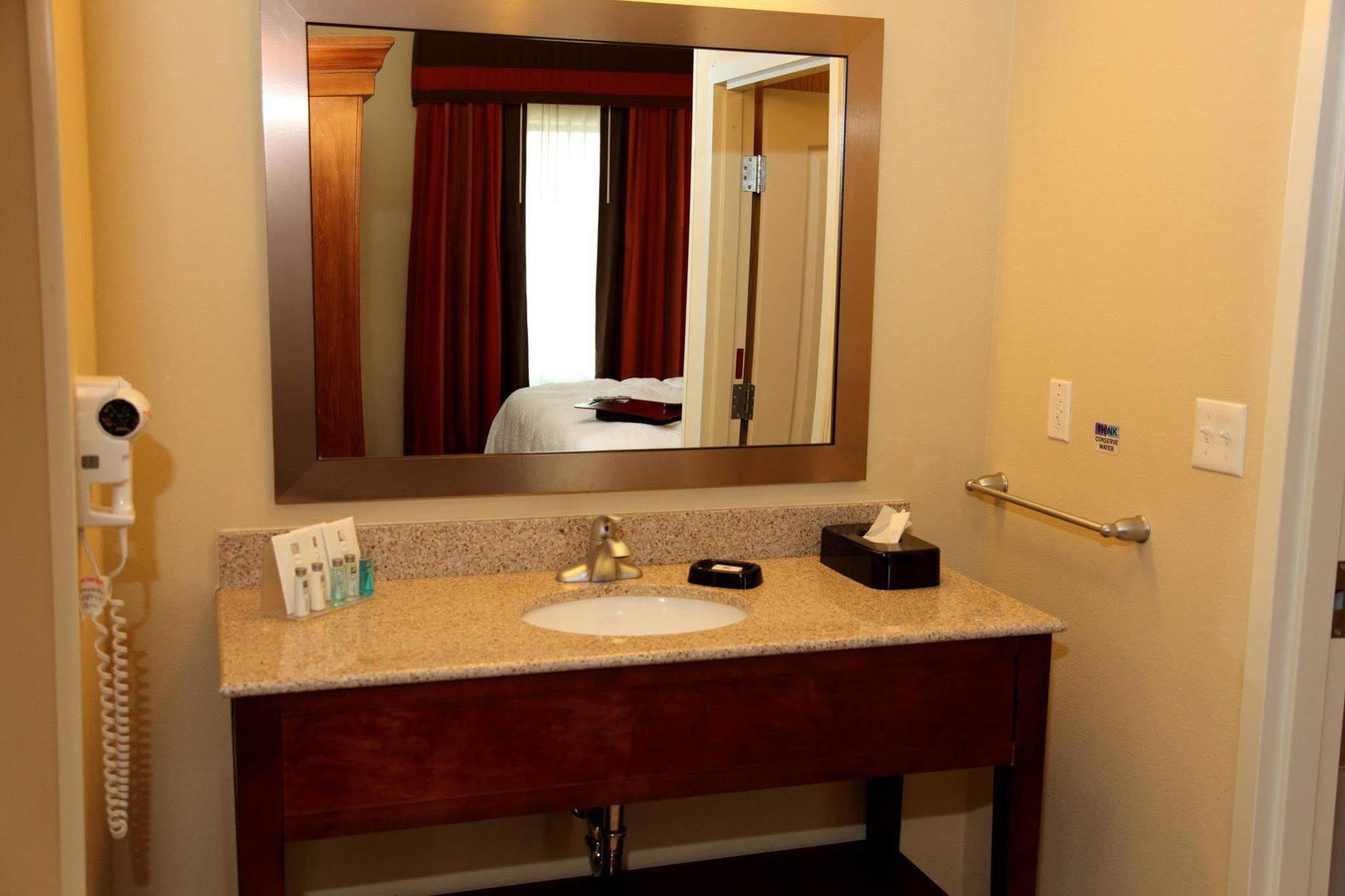 Hampton Inn & Suites Bastrop Ruang foto