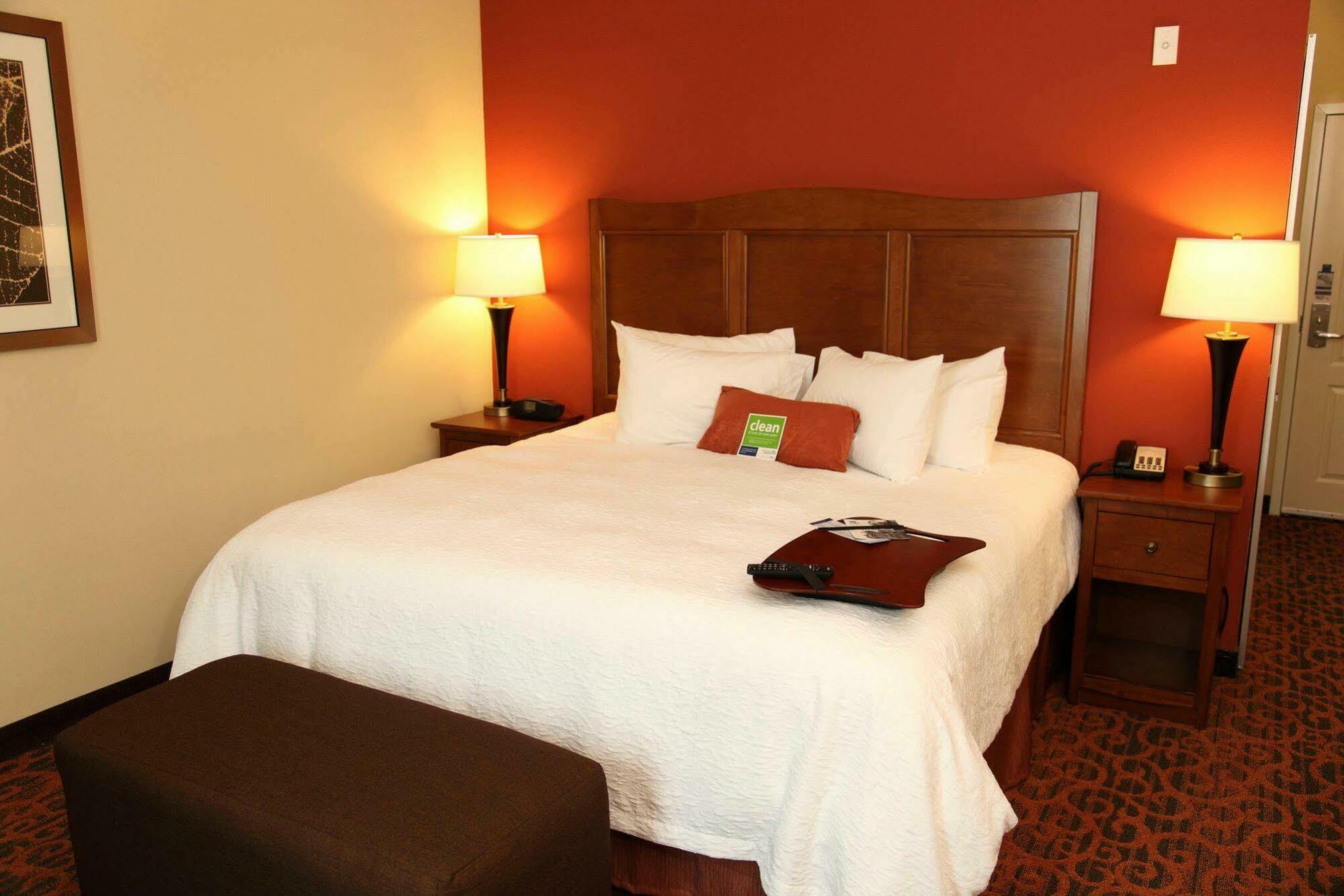 Hampton Inn & Suites Bastrop Ruang foto